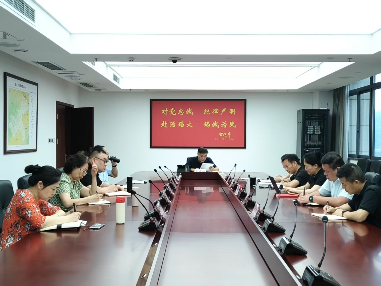 重慶市地震局黨組理論學習中心組舉行2025年第六次集體學習